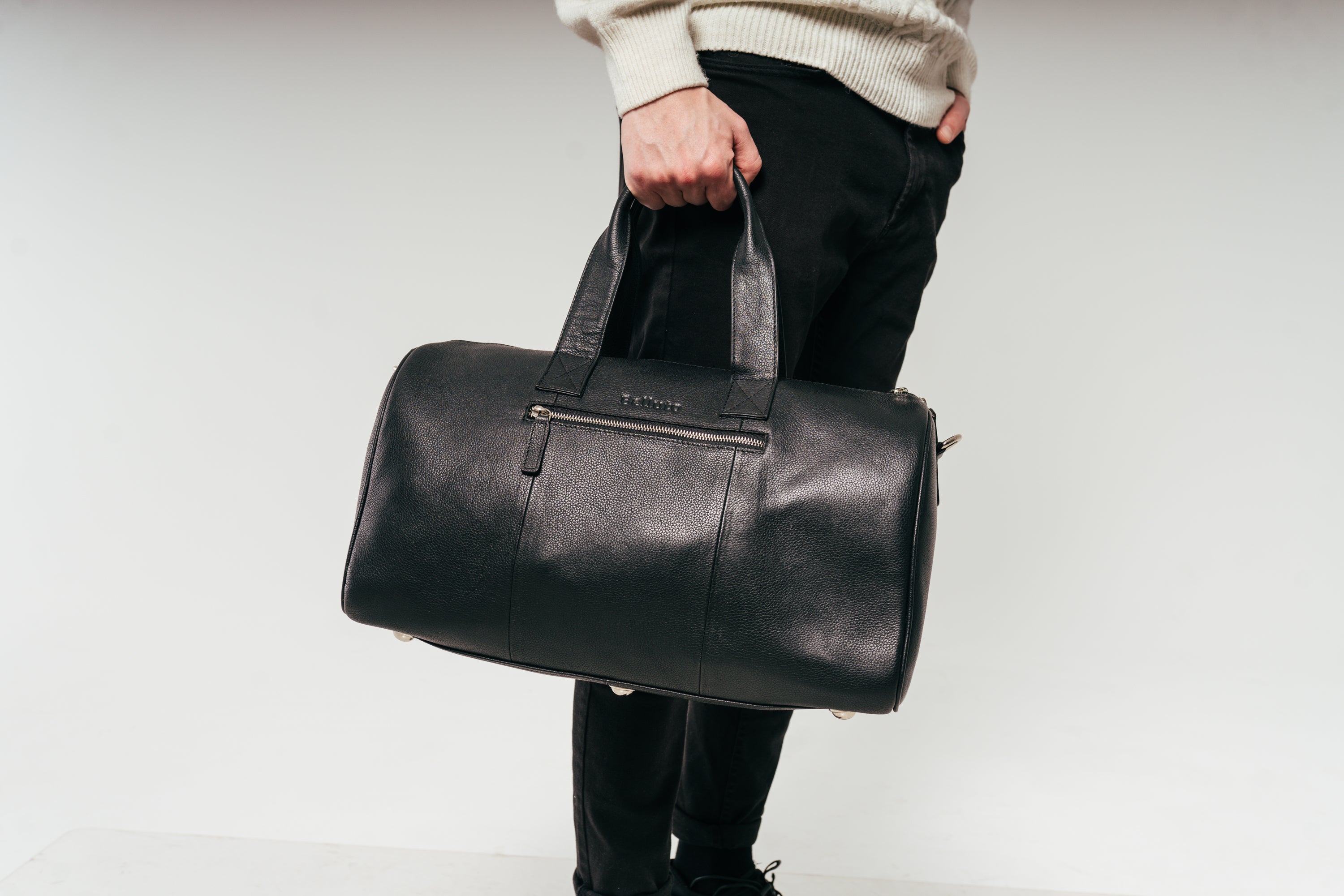 Sasso Luxury Leather Weekender Bag – Sophistication and Functionality