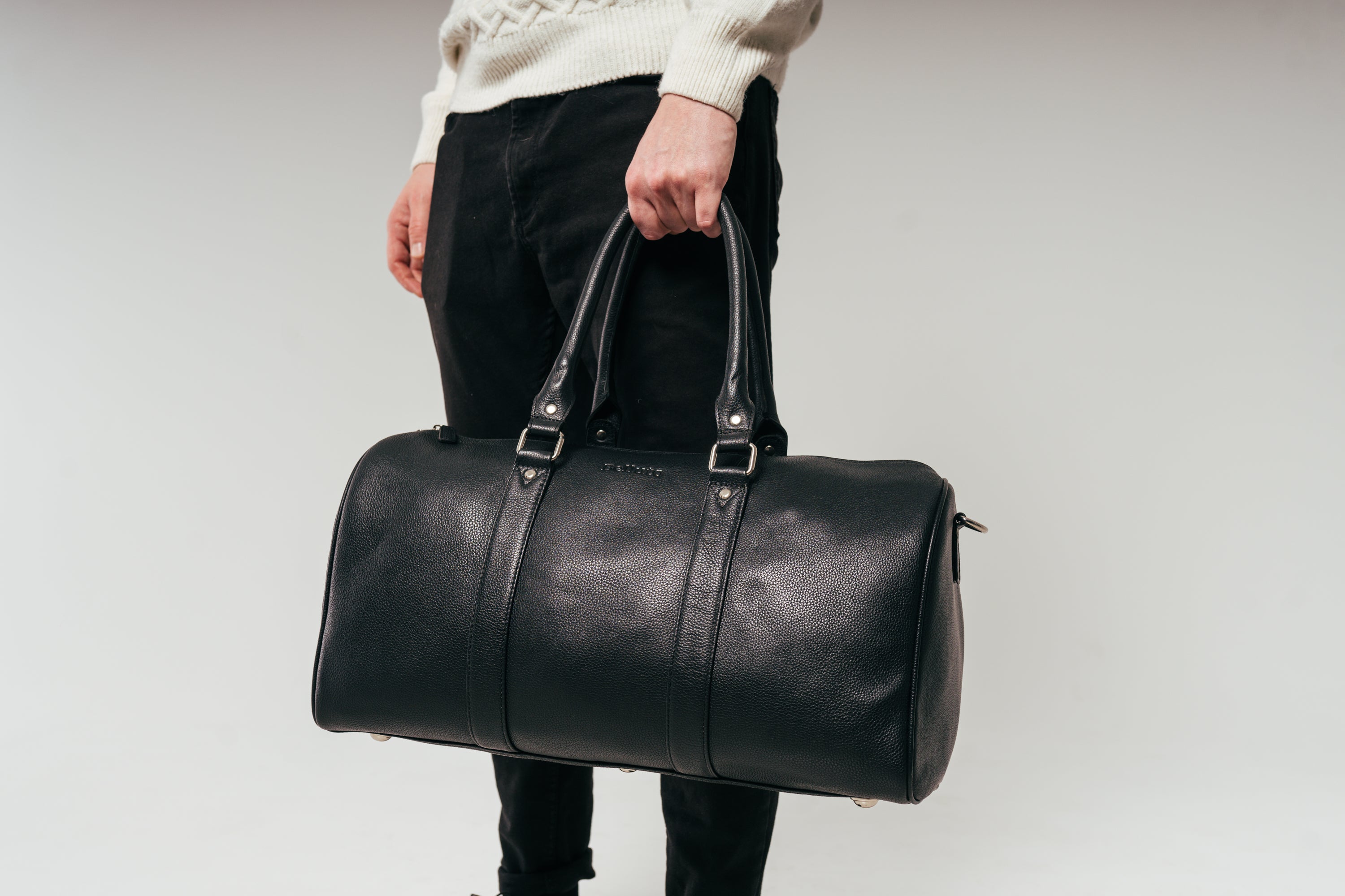 Dolomites Leather Weekender Bag – A Timeless Companion for Travel and Fitness